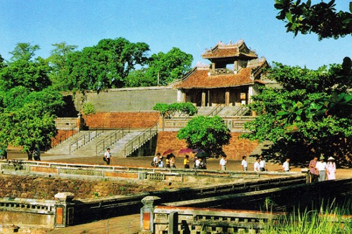 Lăng Tự Đức là một trong những công trình đẹp nhất của kiến trúc thời Nguyễn.